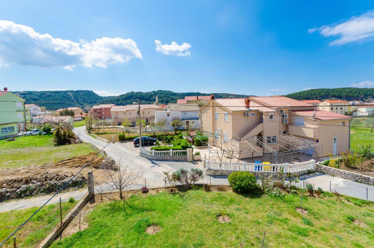 Apartments And Room Ljubica Lopar Exterior foto