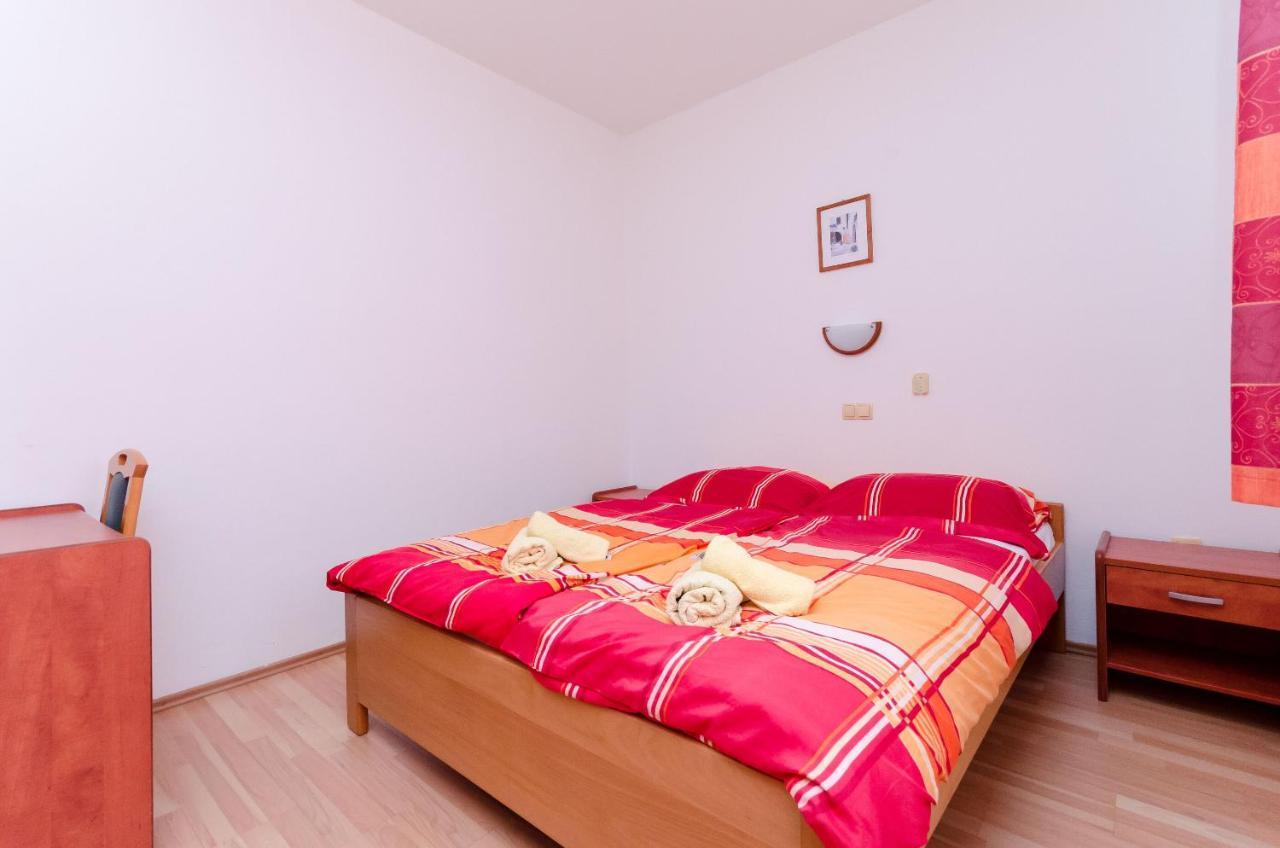 Apartments And Room Ljubica Lopar Exterior foto