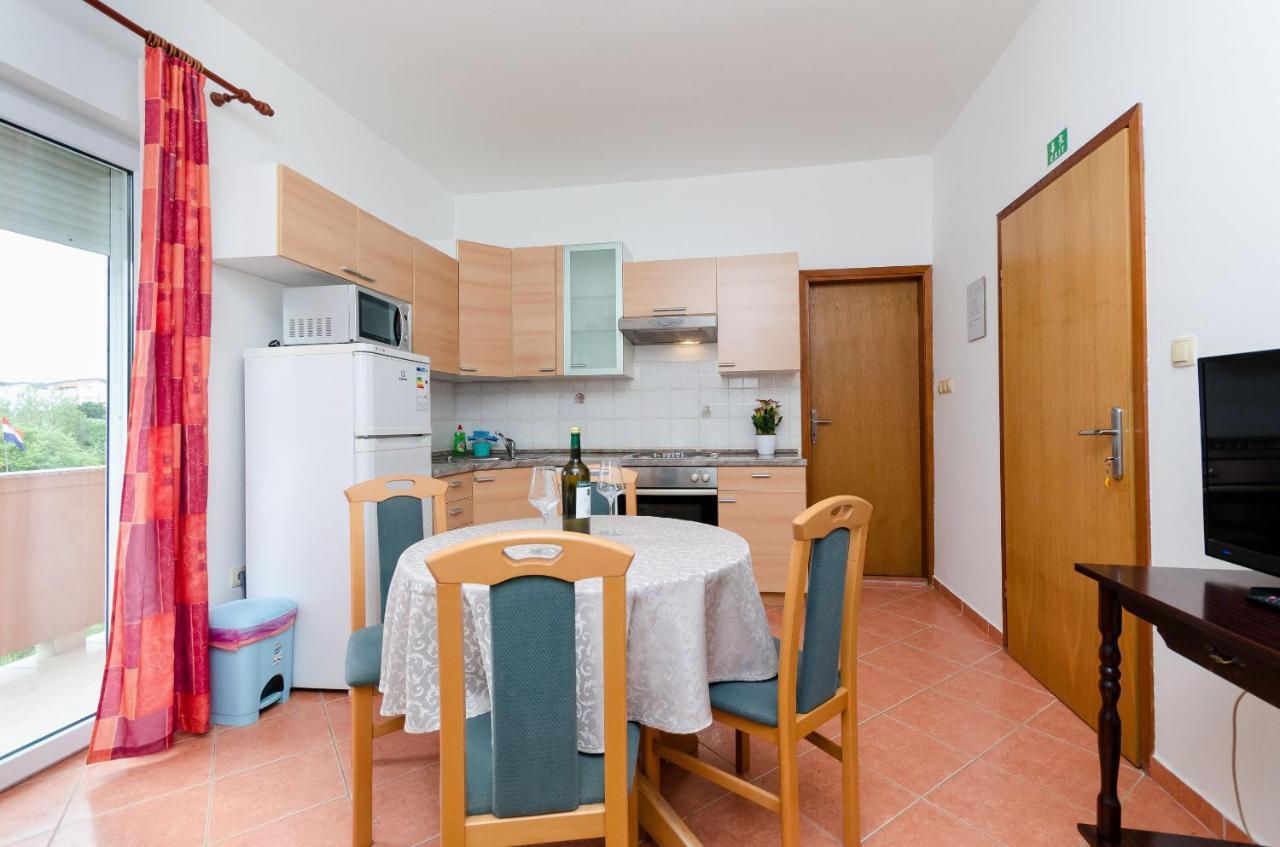 Apartments And Room Ljubica Lopar Exterior foto