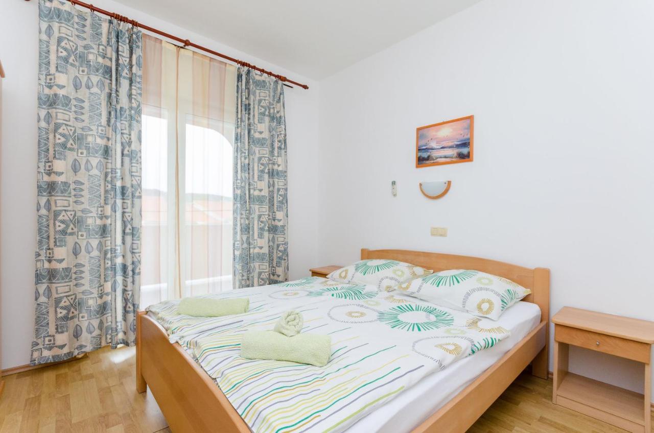 Apartments And Room Ljubica Lopar Exterior foto