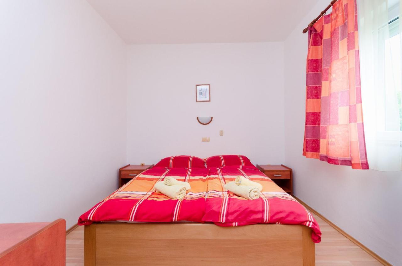 Apartments And Room Ljubica Lopar Exterior foto