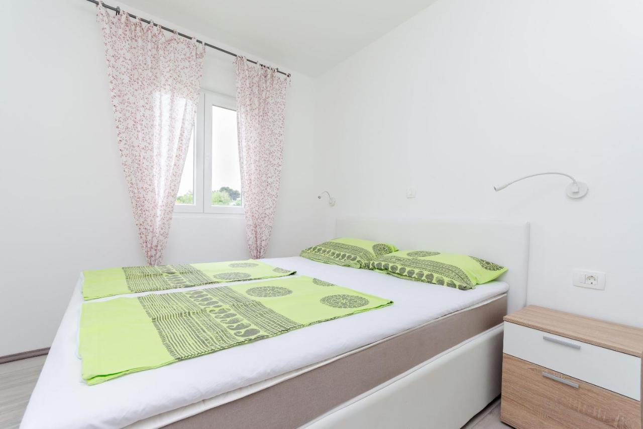 Apartments And Room Ljubica Lopar Exterior foto