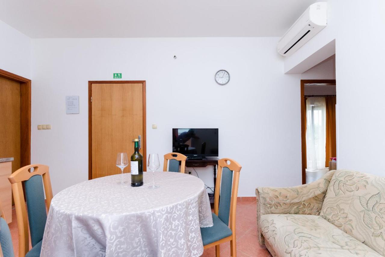 Apartments And Room Ljubica Lopar Exterior foto