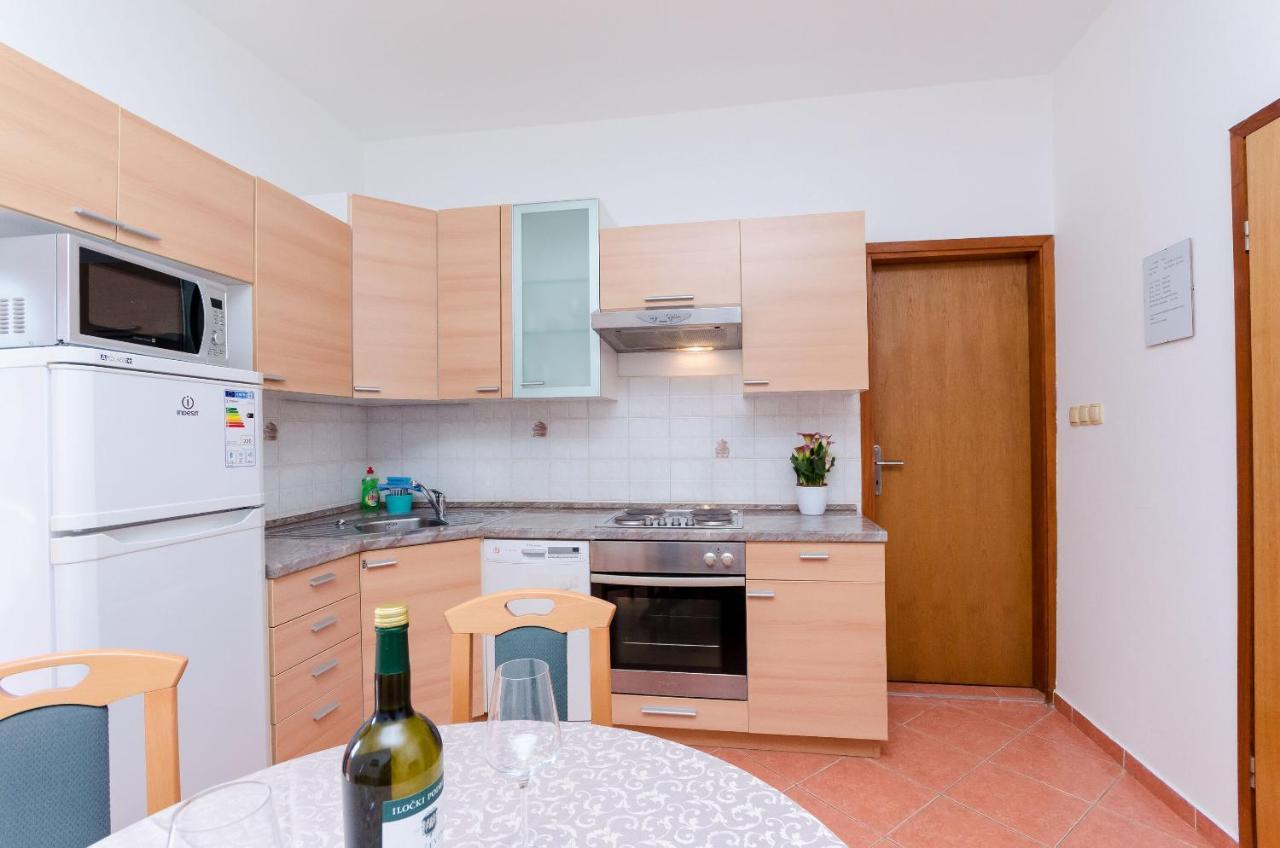 Apartments And Room Ljubica Lopar Exterior foto