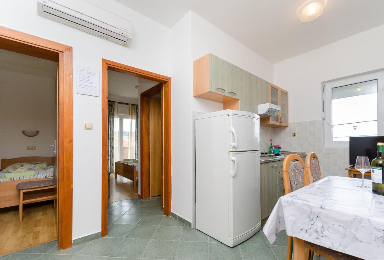 Apartments And Room Ljubica Lopar Exterior foto